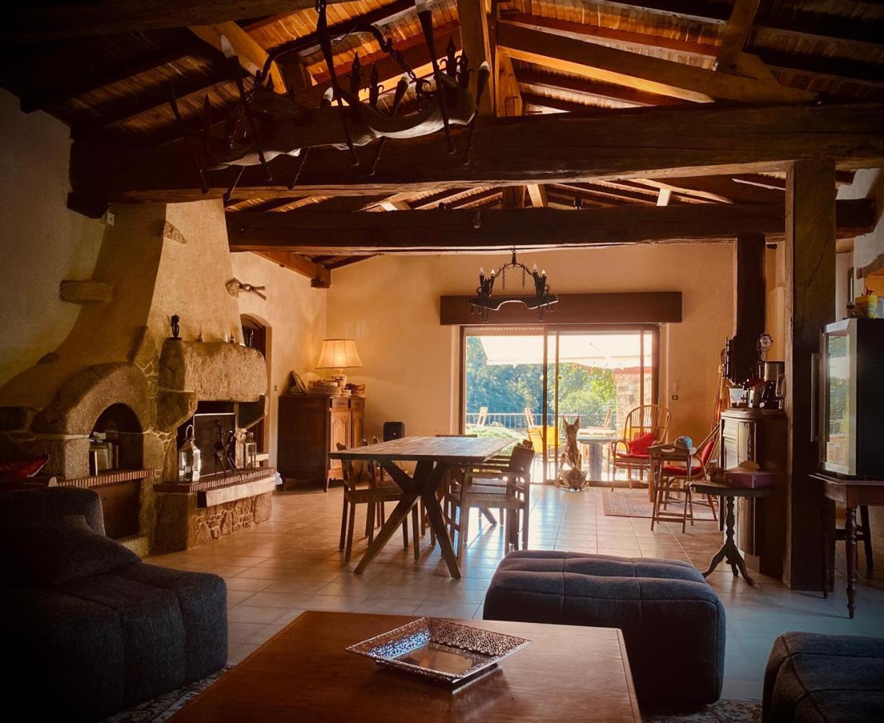 Le Moulin Du Guy, Proche Du Puy Dufou Bed and Breakfast Chanverrie Eksteriør billede