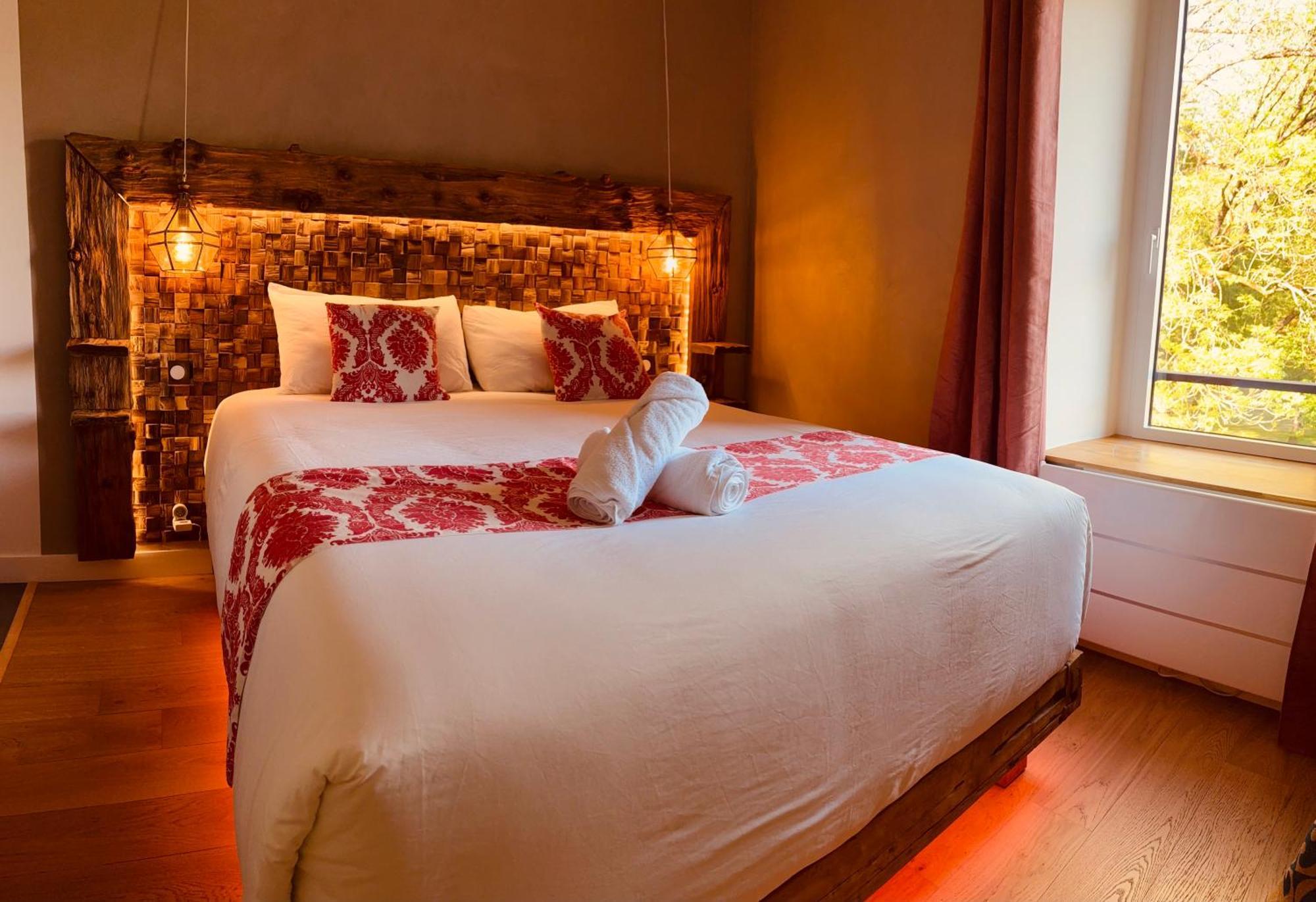 Le Moulin Du Guy, Proche Du Puy Dufou Bed and Breakfast Chanverrie Eksteriør billede